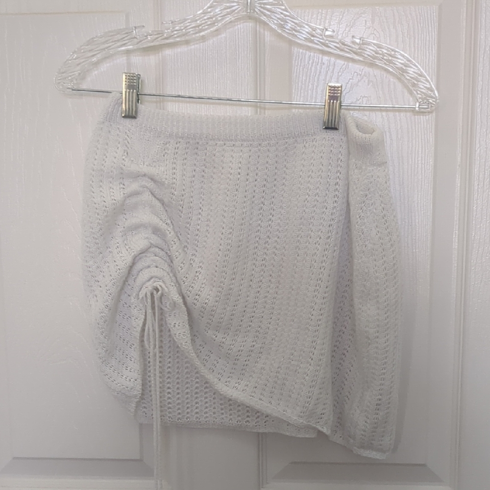 Elegant White Knit Skirt